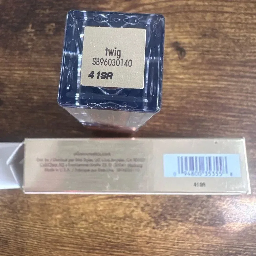 NIB Stila Shimmer & Glow Liquid in Twig